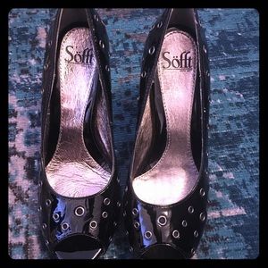NWOT Sofft Black Patent Grommet Heel size 9 1/2